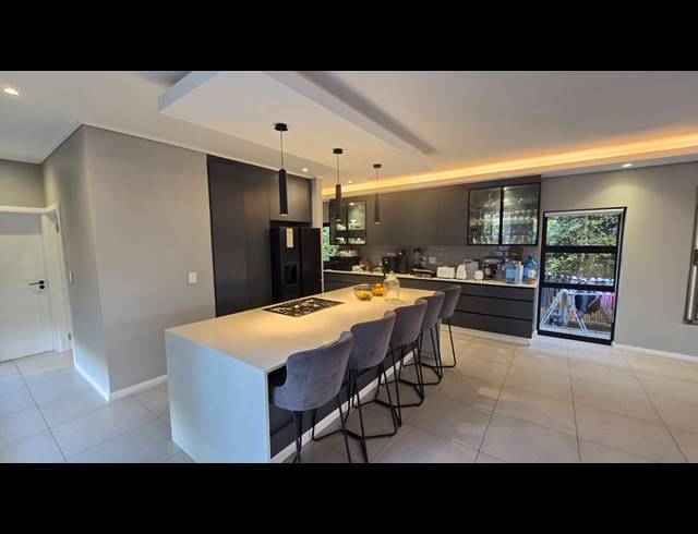 4 BEDROOM FREESTANDING TO LET IN PALM LAKES ESTATE